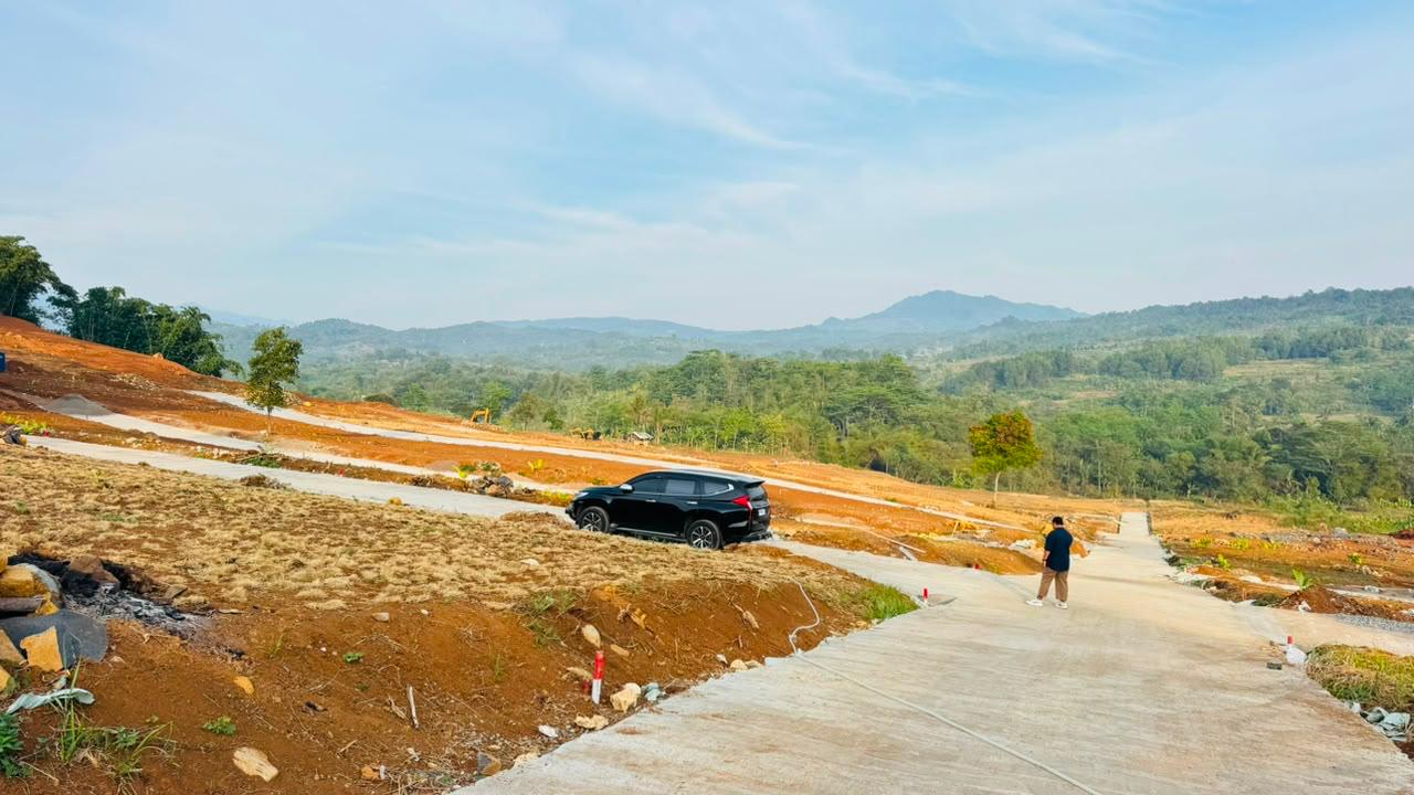 Pemandangan dari bidang kavling sisi atas The Hanami Rivera, Kabupaten Bogor